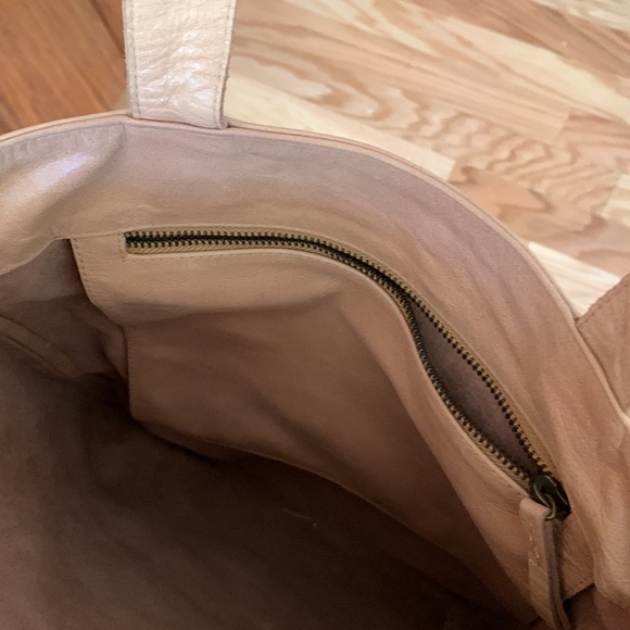 Nude leather tote bag - Picture 2 of 3